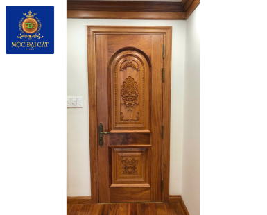 Cửa Gỗ Tự Nhiên Chạm Khắc Hoa Văn Sang Trọng